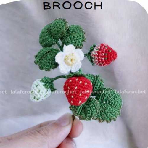 Lalafcrochet - Lala Nguyen - Strawberry brooch