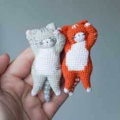Crochet Toys Basket - Olga Lukoshkina - Brooch Cat is Sleeping