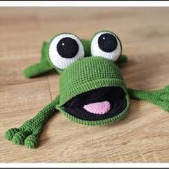 Crochet Wonders Design- Olga Kurchenko - Frog Doorstop