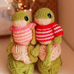 Magic filament - Lysenko Crochet - Frog in a Sweater